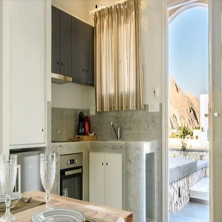 De_naxia Perissa (Santorini)